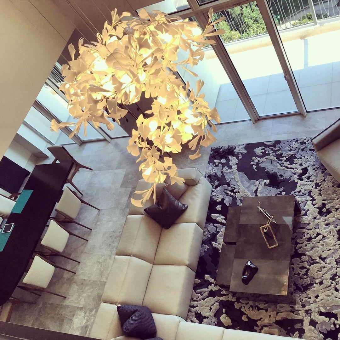 Ginkgo Leaf Chandelier for Dining Room & Living Room – Brass Sculptural LED Statement Chandelier, Modern Foyer & Stairwell Ceiling Light