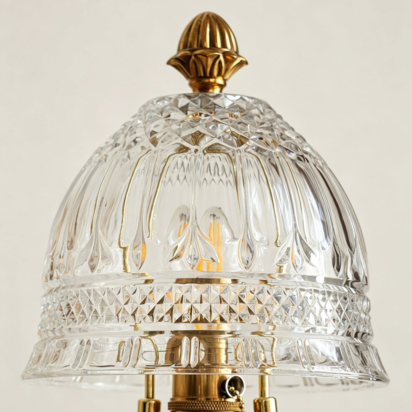 Brass Table Lamp for Bedroom & Living Room – Vintage Cut-Glass Shade Accent Lamp, Ornate Dimmable Bedside & Entryway Table Light