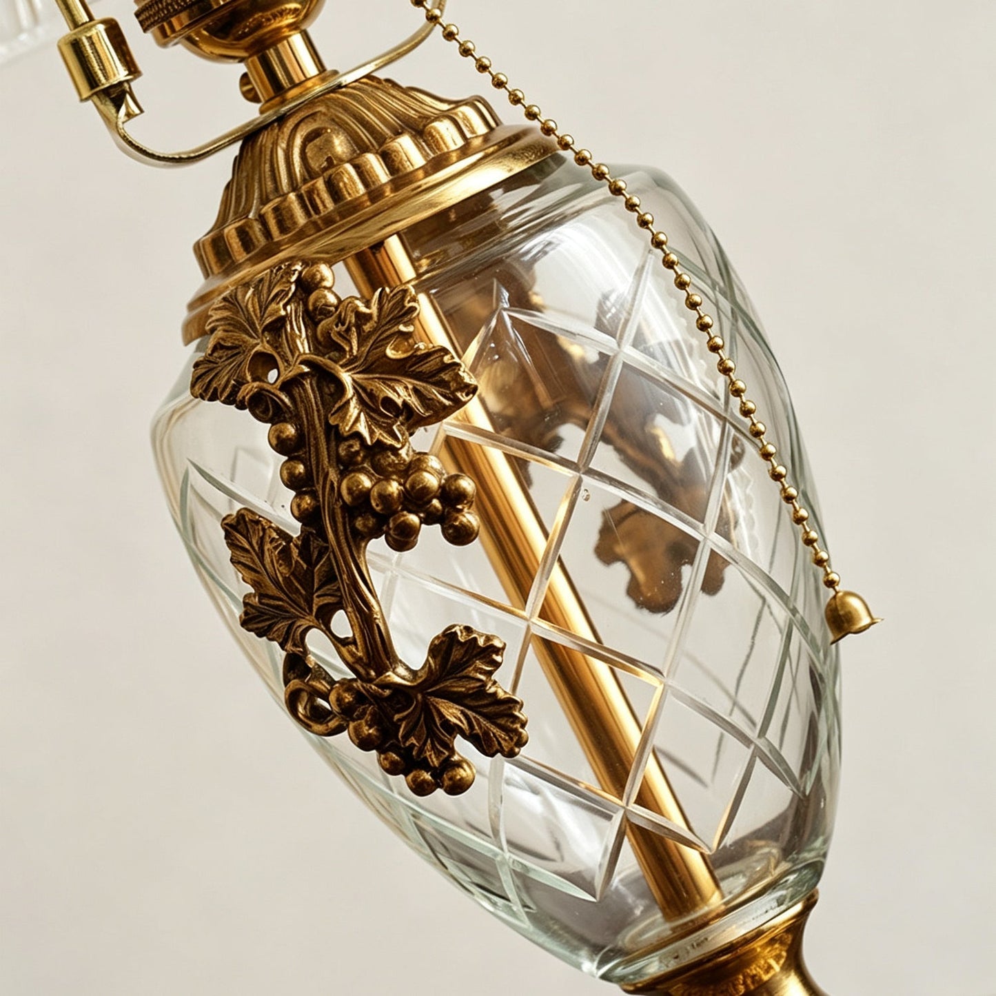 Brass Table Lamp for Bedroom & Living Room – Vintage Cut-Glass Shade Accent Lamp, Ornate Dimmable Bedside & Entryway Table Light