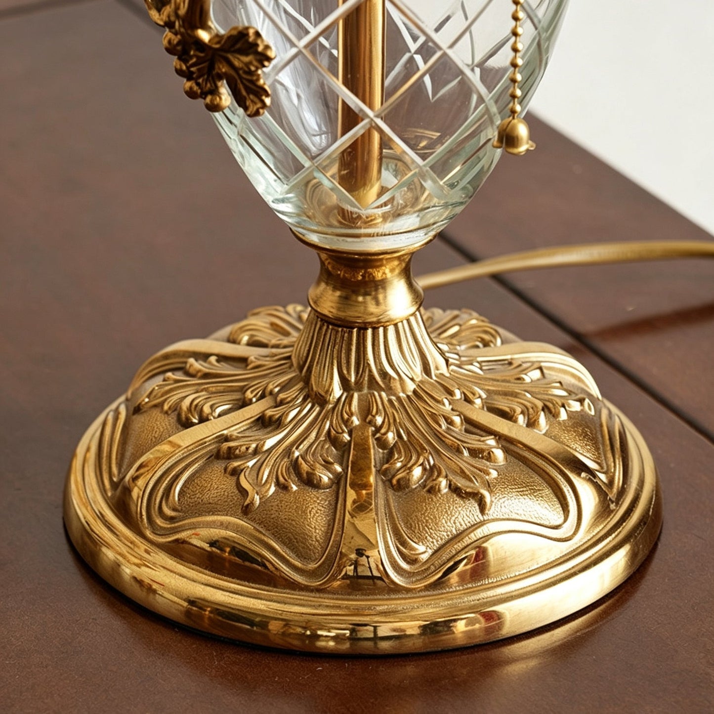 Brass Table Lamp for Bedroom & Living Room – Vintage Cut-Glass Shade Accent Lamp, Ornate Dimmable Bedside & Entryway Table Light