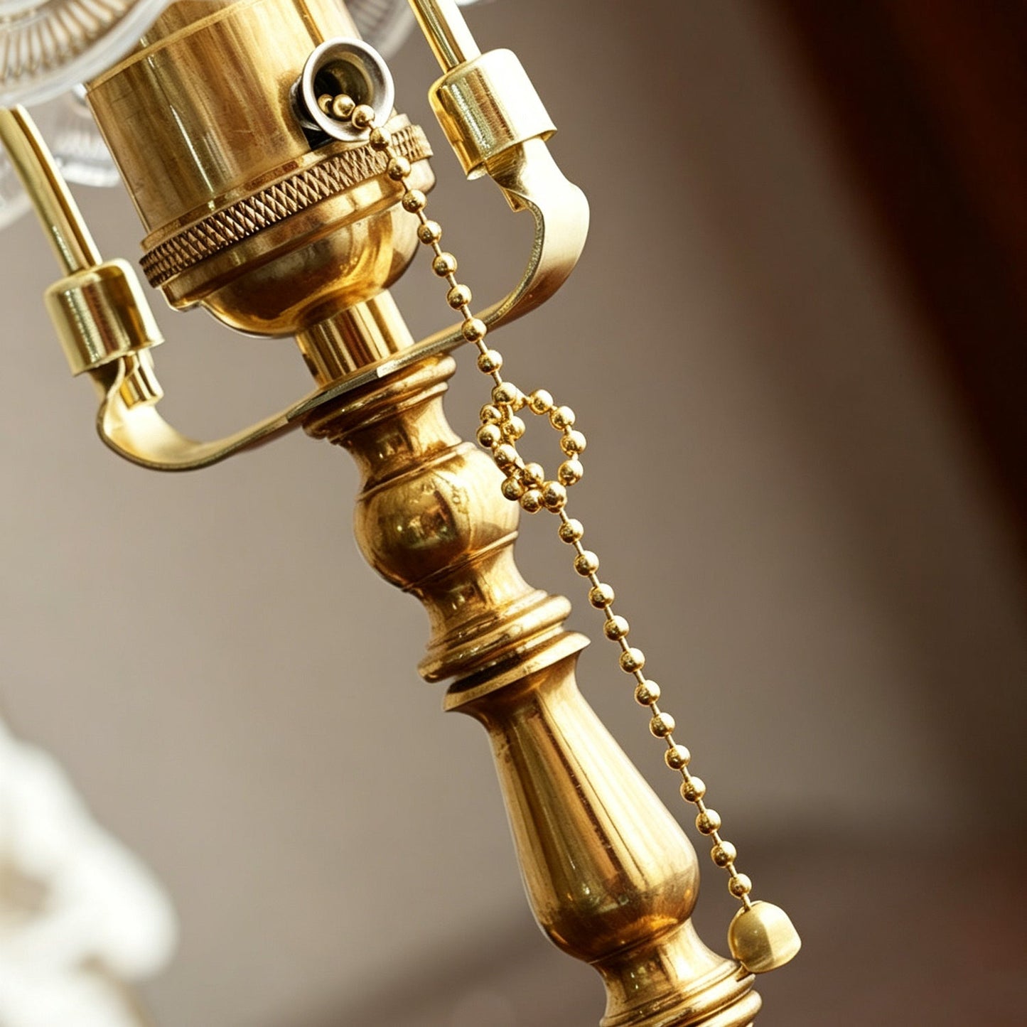 Gold Table Lamp for Bedroom & Living Room – Scalloped Glass Shade Accent Lamp, Vintage Dimmable Bedside & Entryway Table Light