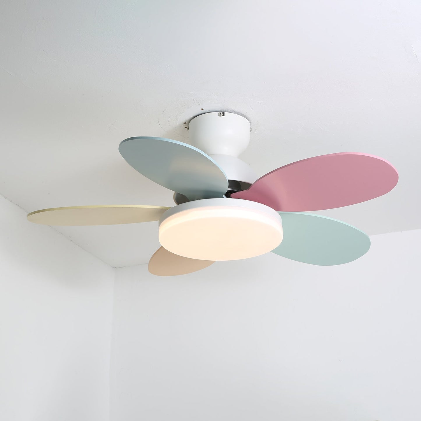 Ceiling Fan with Light and Remote for Bedroom & Living Room – Quiet LED Wood Grain Fan, Modern Low-Profile Open-Plan Ceiling Fan