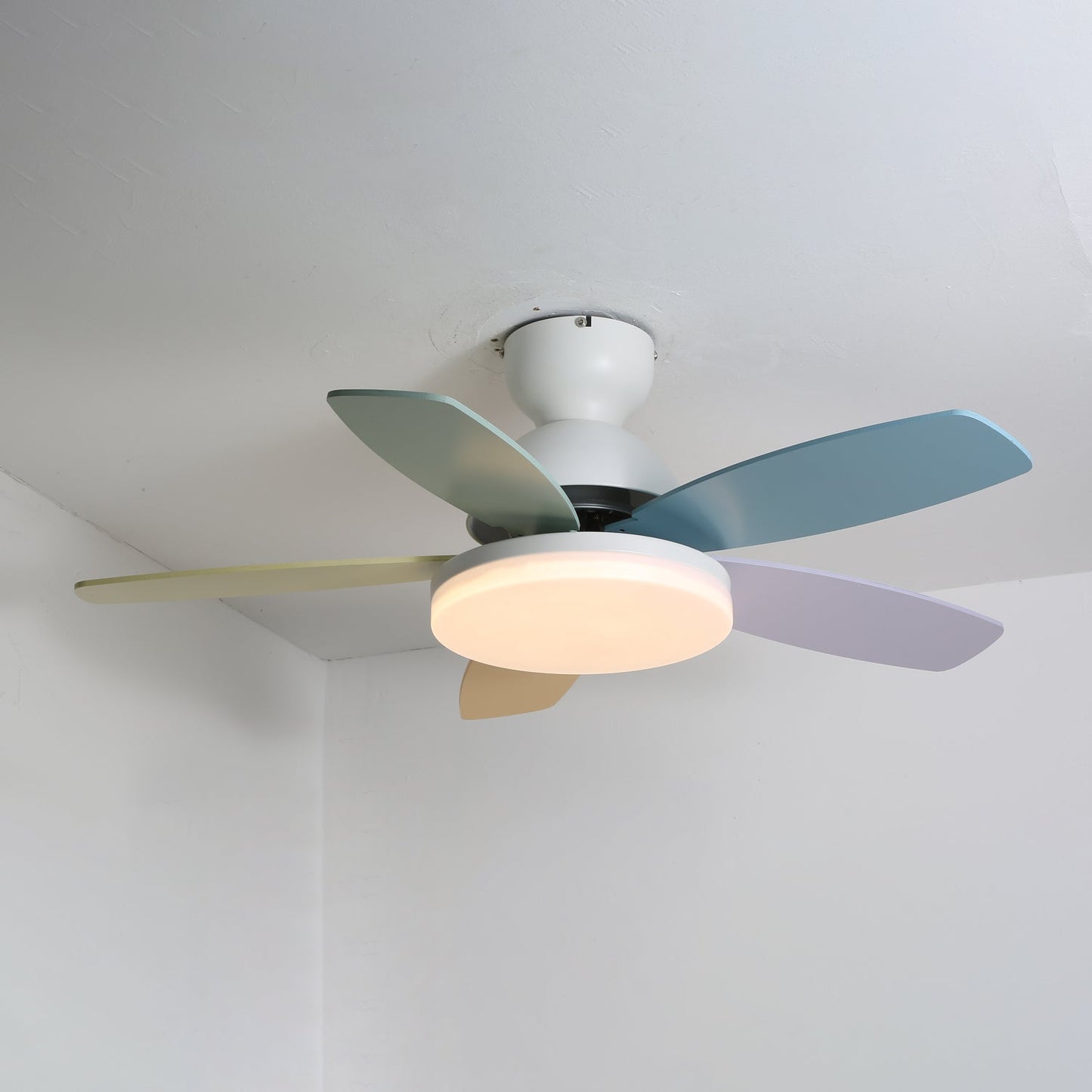 Ceiling Fan with Light and Remote for Bedroom & Living Room – Quiet LED Wood Grain Fan, Modern Low-Profile Open-Plan Ceiling Fan