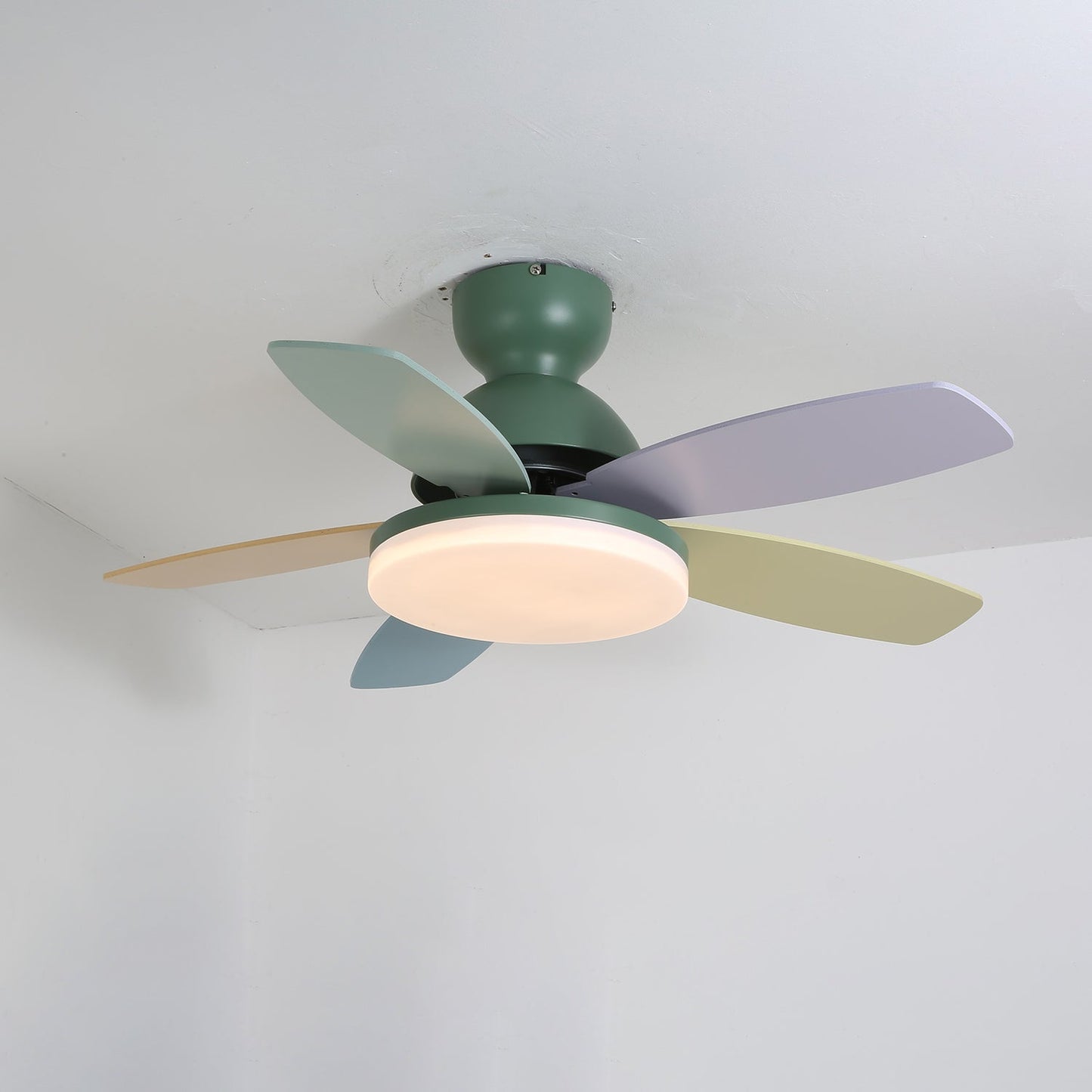 Ceiling Fan with Light and Remote for Bedroom & Living Room – Quiet LED Wood Grain Fan, Modern Low-Profile Open-Plan Ceiling Fan